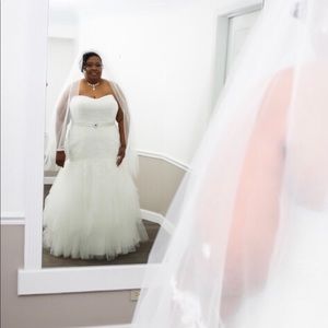 Wedding dress worn for less than 1 hour dry clean